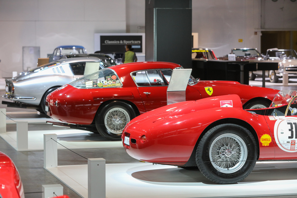 Heckansichten in der Sonderschau "75 Jahre Ferrari" - Auto Zürich 2022