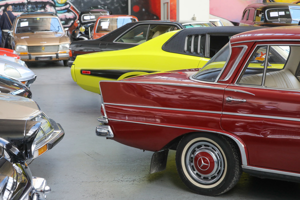 Heckdesigns und Farbgebungen im Wettstreit - Versteigerung der Oldtimer Galerie Toffen am 14. Oktober 2023