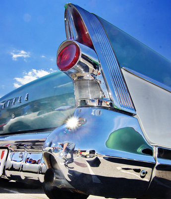 Tail fin with chrome