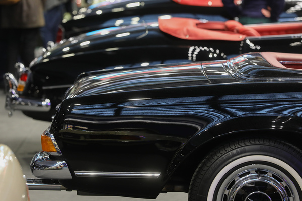 Heckpartien von Mercedes-SL-Modellen - Rétromobile Paris 2024