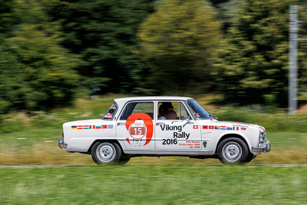 Bild: Heidi Classic 2025 – Dritter Platz Kategorie Sport: Hans Burkhard und Ana Turkalj in der 1969er Giulia Super