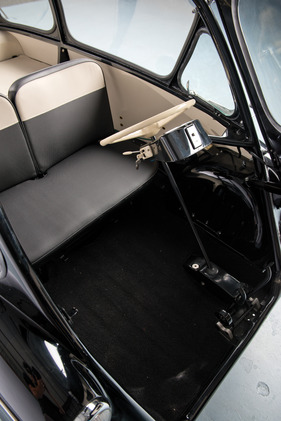 Heinkel Kabine 153 (1956) - angeboten an der Versteigerung des Bruce Weiner Microcar Museums durch RM Auction am 15. und 16. Februar 2013