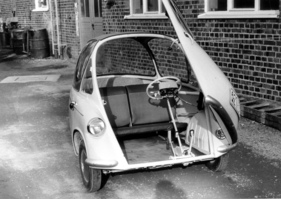 Heinkel Kabine (1956) - hier ist klar ersichtlich, warum man diese Autos "bubble cars" nannte