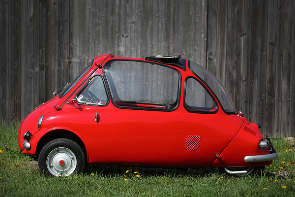 Heinkel-Kabine Typ 154 (1957) - die Türe sitzt vorne, die grossen Fenster auf der Seite können nicht geöffnet werden