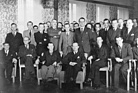 Bild: Heinrich Nordhoff, der neue Generaldirektor - Der ehemalige Opel-Manager Heinrich Nordhoff (in der Bildmitte) trat seinen Posten als Generaldirektor am 1. Januar 1948 an.