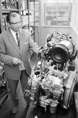 Heinz Lamm, Betreuer der erfolgreichen Mercedes-Benz Sport- und Rennmotoren der 1950er, leitete in den 1960ern auch Stuttgarts Wankel-Programm