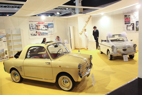 Heiratsstimmung auf dem Stand der Autobianchi Bianchina Vereinigung - Auto e Moto d'Epoca Padova 2015