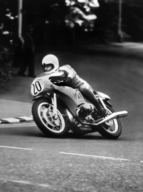 Helmut Dähne with the R 90 S at the Tourist Trophy, Isle of Man 1976