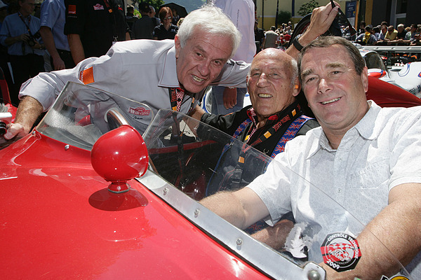 Helmut Zwickl mit Moss und Mansell beim Fototermin ...