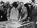 Henry Ford I legt im Alter von 67 Jahren in Köln den Grundstein zur neuen Fertigungsstätte