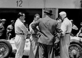 Hermann Lang, Rudolf Uhlenhaut, Alfred Neubauer und Rudolf Caracciola - Grosser Preis von Tripolis (1938)