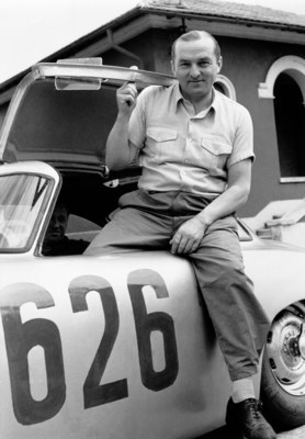 Hermann Lang mit dem 300 SL anlässlich der Mille Miglia 1952