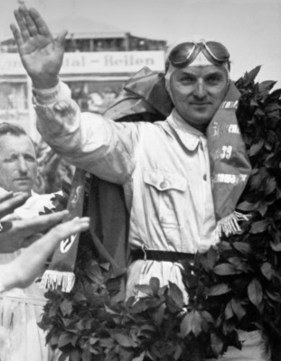 Hermann Lang siegt im Eifelrennen 1939 Hermann Lang siegt im Eifelrennen 1939