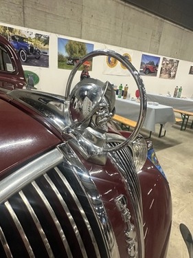 Hernando DeSoto prangt vom Montage-Saurer-Wagen – Oldtimermesse St. Gallen