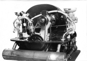 Herrkömmlicher Stössel-Motor ohne Köngiswellen - Genfer Automobilsalon 1954