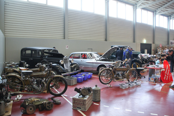 Herrliches Sammelsurium von Motorrädern und Autos - Oldtimer- und Teilemarkt Winterthur 12./13. November 2016