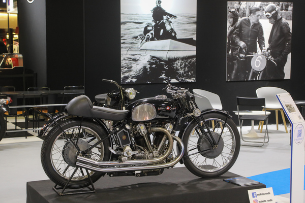 Herrliches und überaus rares Motorrad mit V2-Motor - Rétromobile Paris 2024