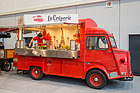 Heute beinahe obligatorisch: Pfannkuchenverkauf aus einem Citroën HY – Bremen Classic Motorshow 2024