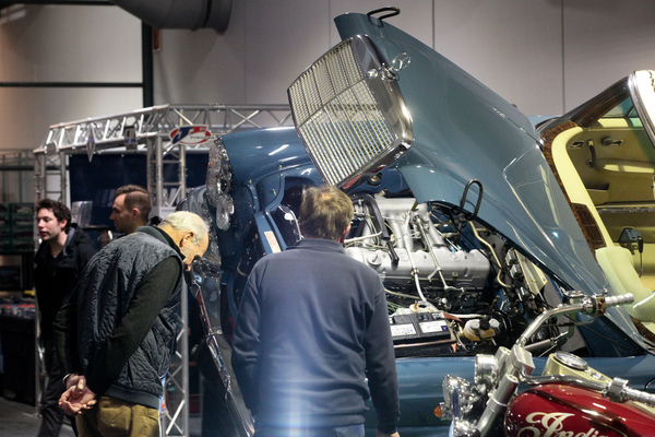 Hier darf genau hingeschaut werden - Reihensechszylinder im Mercedes-Benz - Bremen Classic Motorshow 2019