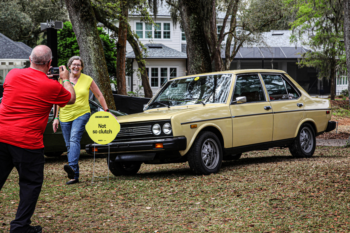 Hier ein unauffälliger Klassiker, in Amerika ein Symbol automobiler Mangelernährung: Fiat Mirafiori, von 1975 bis 1981 auf dem US-Markt – als 131 mit 1,8 Litern und als zweilitriger Brava