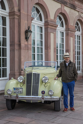 Hier eine selbst gemachte Fotografie des Packard mit Besitzer für 50 Euro ….