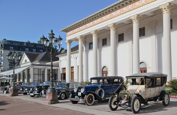 Image: Here the chauffeur drives - representative limousines on different decades - at the 40th Oldtimer-Meeting Baden-Baden 2016