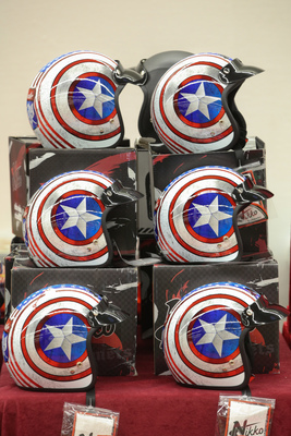 Hier findet man den passenden Helm - Retro Classics Bavaria 2017 in Nürnberg