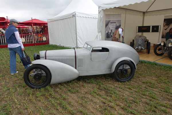 Hier gab es Modellautos in halber Größe, hier ein Rennwagen im Stil der 1920er Jahre – Classic Days 2025