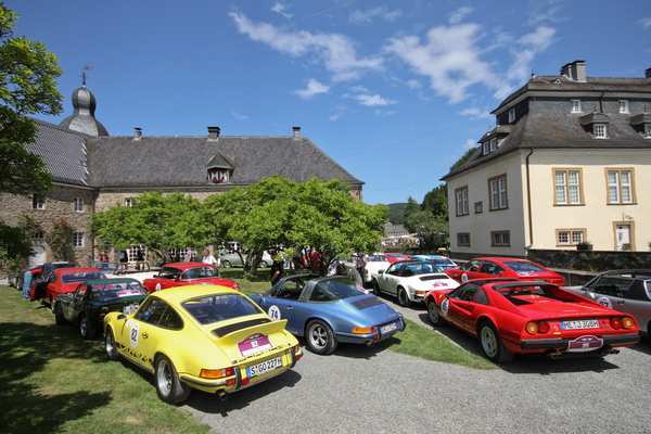 Hier können die Motoren abkühlen - Impressionen von der Rallye Historique anlässlich der Schloss Bensberg Classics 2015
