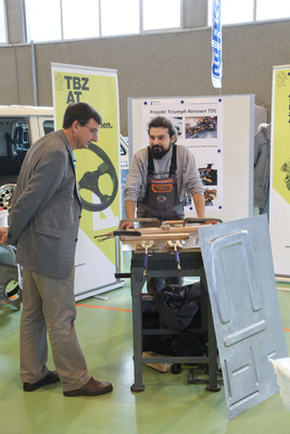 Hier konnte man sich erklären lassen, wie das Blechkleid eines Klassikers wiederaufersteht - Oldtimer- und Teilemarkt Winterthur 12./13. November 2016