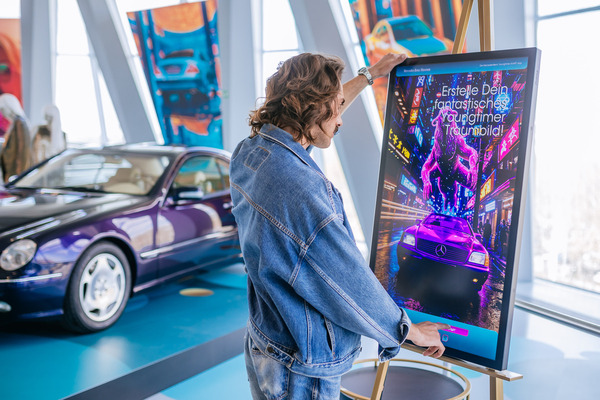 Image: Here you can create a dream picture with a youngtimer - special exhibition "Youngtimer" at the Mercedes-Benz Museum