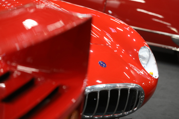 Hier verbirgt sich ein Osca hinter einem Ferrari F40, viele werden ihn gar nicht erspäht haben - Rétromobile Paris 2024