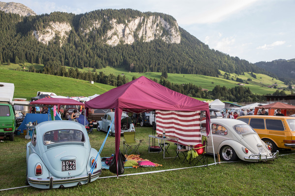 Hier wird campiert - Treffen der luftgekühlten Volkswagen in Château-d'Oex 2017