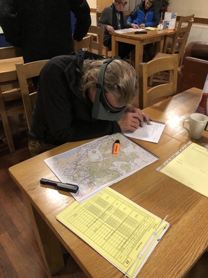 Hier wird die Route übertragen - man beachte die Hilfsmittel - Rallye Le Jog 2017