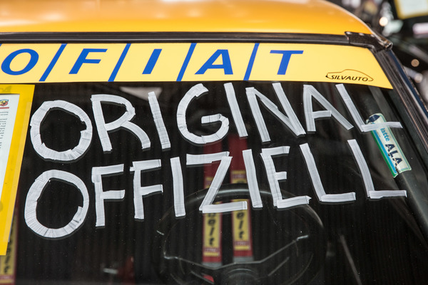 Hier wurde deutlich angeschrieben, dass es sich bei diesem Fiat 131 Abarth um ein Werksauto handelt - Retro Classics Stuttgart 2017