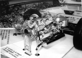 Hillman Imp (1964) - technisch interessanter Aluminium-Motor mit obenliegender Nockenwelle und schräggestelltem Block, Verdichtung 10 zu 1 - Genfer Automobilsalon 1964