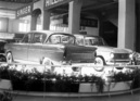 Hillman Super Minx (1962) am Genfer Automobilsalon - auf einer Drehscheibe präsentiert