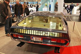 Hinter Gittern - Dieses Heckmotiv ziert nur die allerersten Exemplare des Lamborghini Espada – hier die Nummer 26 aus dem Erstbaujahr 1968 (Bremen Classic Motorshow 2018)