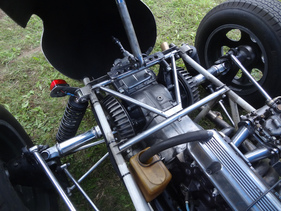 Bild Hintere Pendelachse des Emeryson Formel Junior mit innenliegenden Bremsbacken - Historisches Flugplatzrennen Kassel Calden