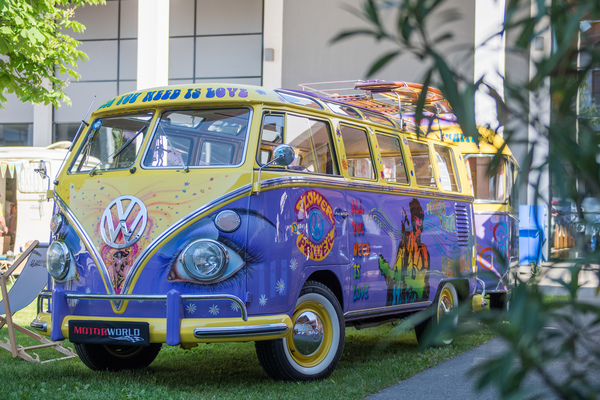 Hippie-Groove bei der Camping Ausstellung - Motorworld Classics Bodensee 2018