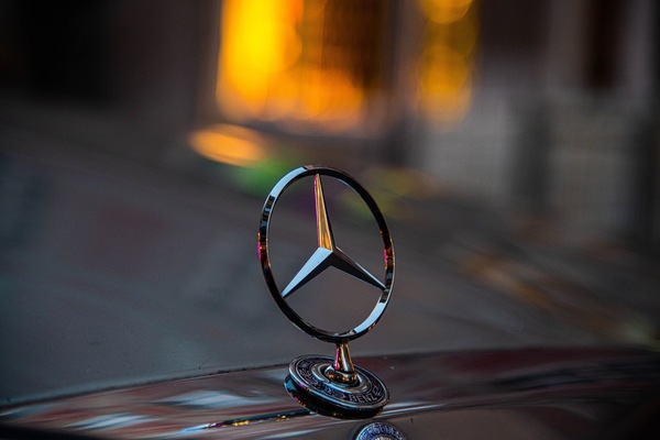 Bild: Historische Fahrzeuge der Marke Mercedes-Benz