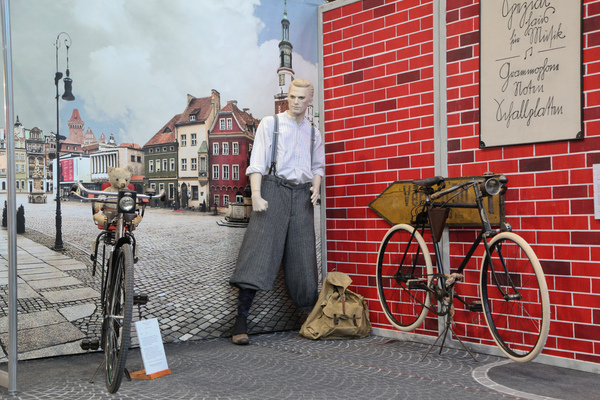 Historische Szenerie mit Fahrrädern - Bremen Classic Motorshow 2020