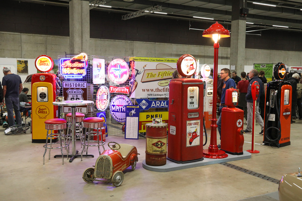 Image: Historic petrol station paraphernalia as decorative items - Oldtimermesse St. Gallen 2024