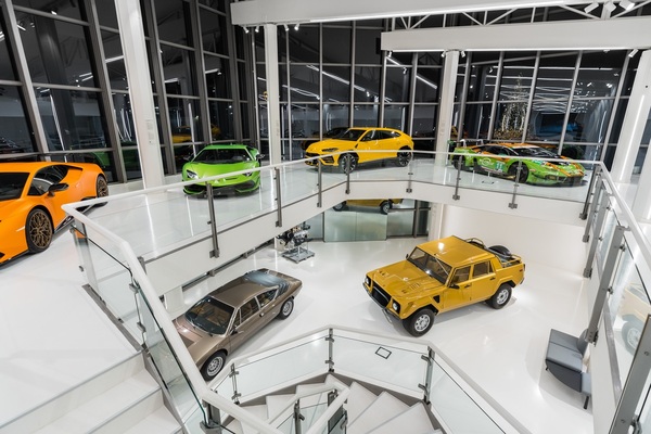 Historische und zeitgenössische Fahrzeuge - Museo Automobili Lamborghini