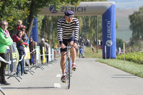Historischer Radfahrer bei der Bergfahrt - Memorial Bergrennen Opfertshofen "Rendezvous am Kleinen Klausen" 2021