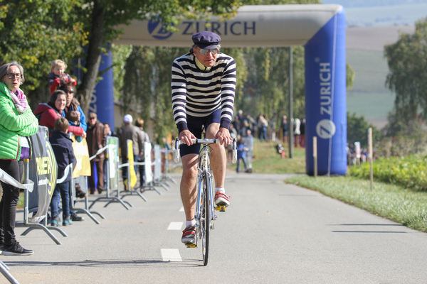 Historischer Radfahrer bei der Bergfahrt - Memorial Bergrennen Opfertshofen "Rendezvous am Kleinen Klausen" 2021