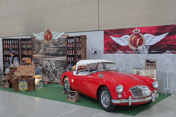 Historisches Dekor und klassischer MG A - Swiss Classic World 2014