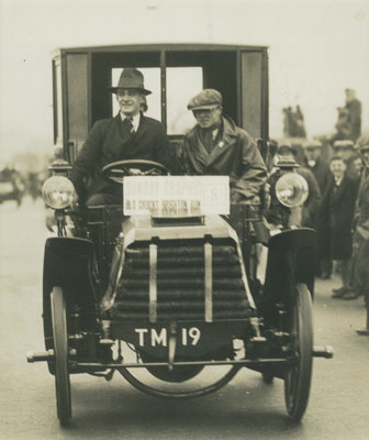 Bild: Historisches Foto von einem der früheren "London to Brighton Car Runs" der ersten Hälfte des 20. Jahrhunderts mit Shuttleworths Panhard-Levassor