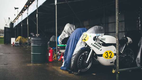 Historisches Motorrad im Fahrerlager - Impressionen vom Goodwood Members' Meeting 2017