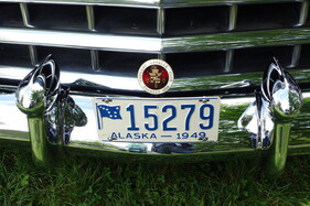 Historisches Nummernschild an einem '49er Cadillac – Classic Days Düsseldorf 2023 Historisches Nummernschild an einem '49er Cadillac – Classic Days Düsseldorf 2023